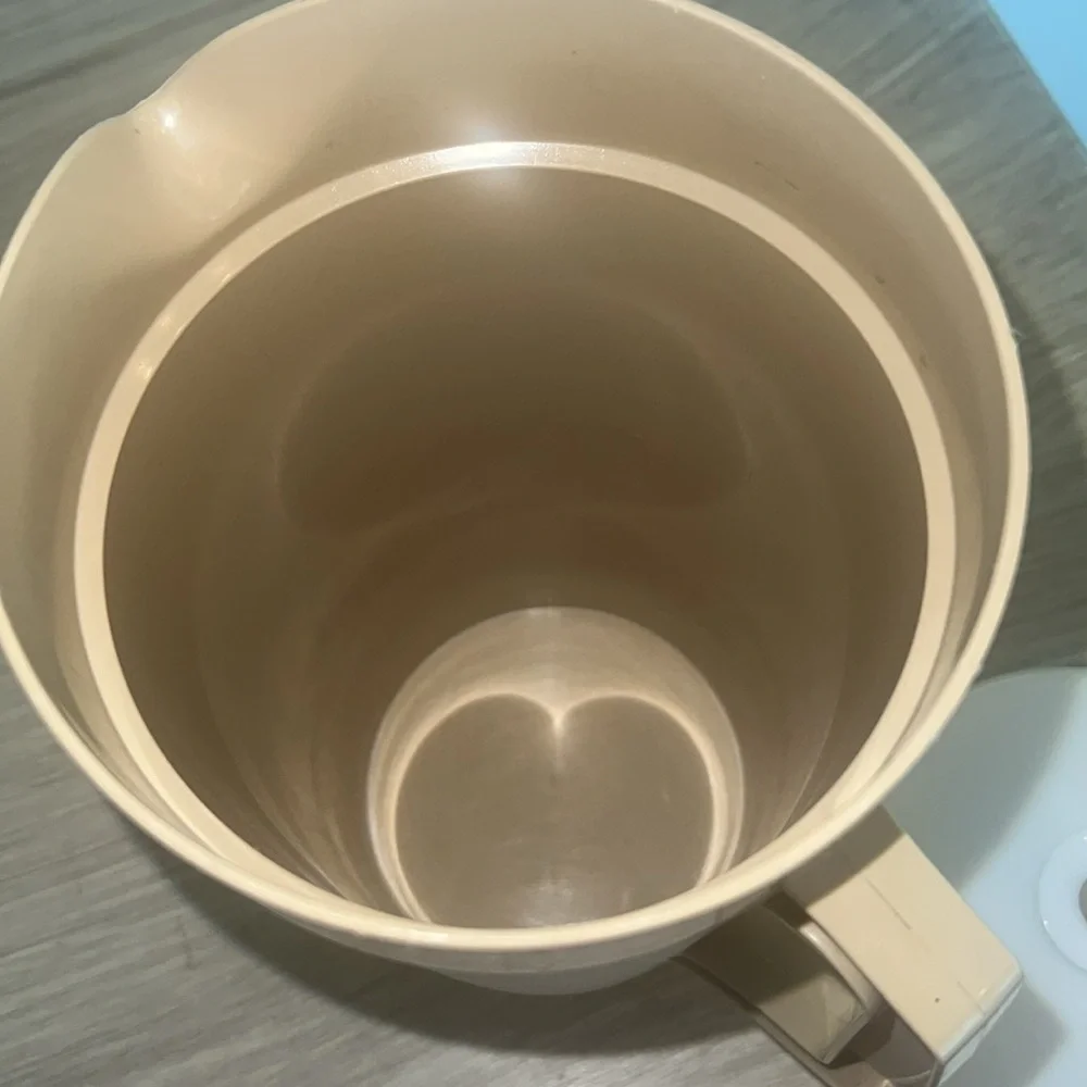 64 oz Vintage Tupperware beige and white pitcher. Looks new. Tight lid.